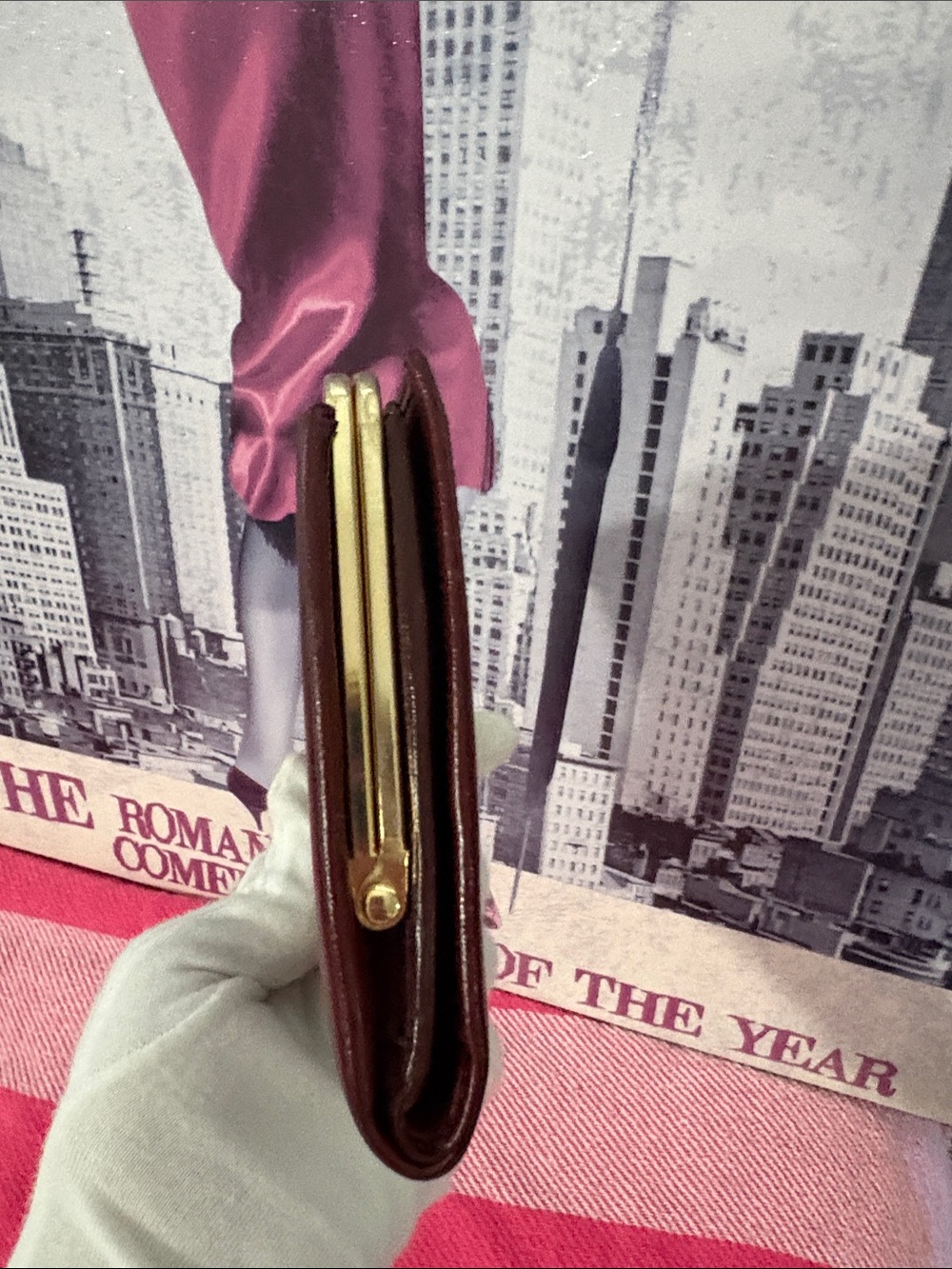 Givenchy Burgundy Leather kisslock with Gold Emblem - Picture 4 of 10